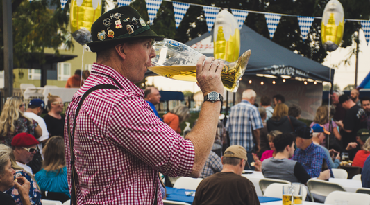 Proost op de Duitse biercultuur: Een blik op traditie, ambacht en samenleving.